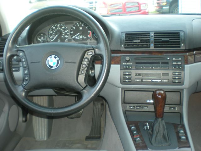 2003 BMW 3 series 2WD 4dr Heat