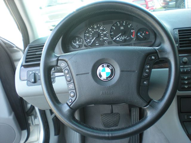 2003 BMW 3 series 2WD 4dr Heat