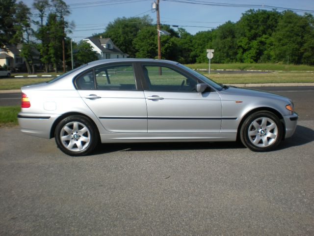 2003 BMW 3 series 2WD 4dr Heat