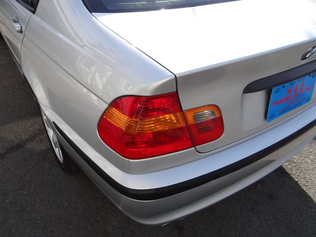 2004 BMW 3 series 2WD 4dr Heat