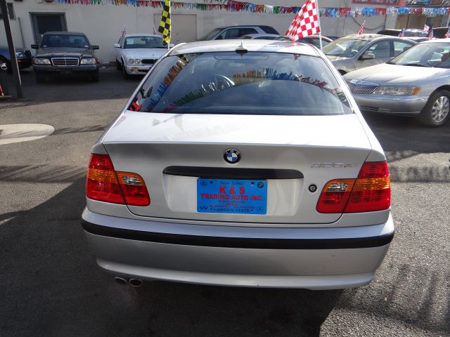 2004 BMW 3 series 2WD 4dr Heat