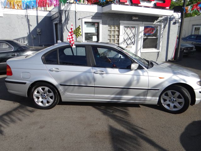 2004 BMW 3 series 2WD 4dr Heat