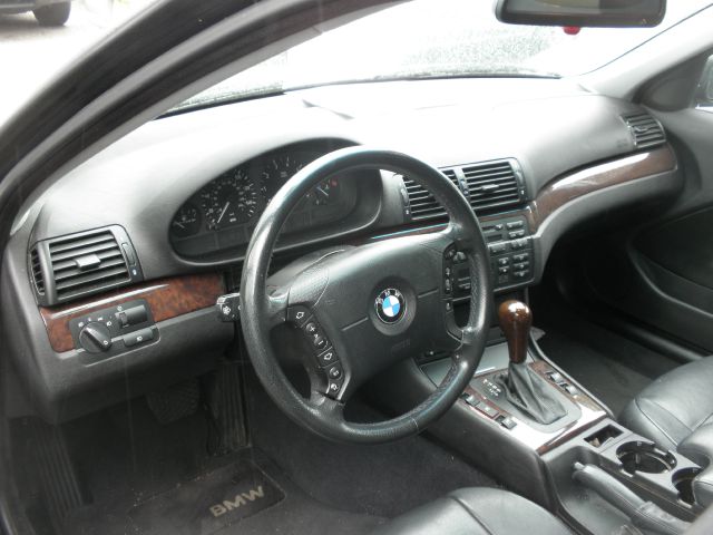 2004 BMW 3 series 2WD 4dr Heat