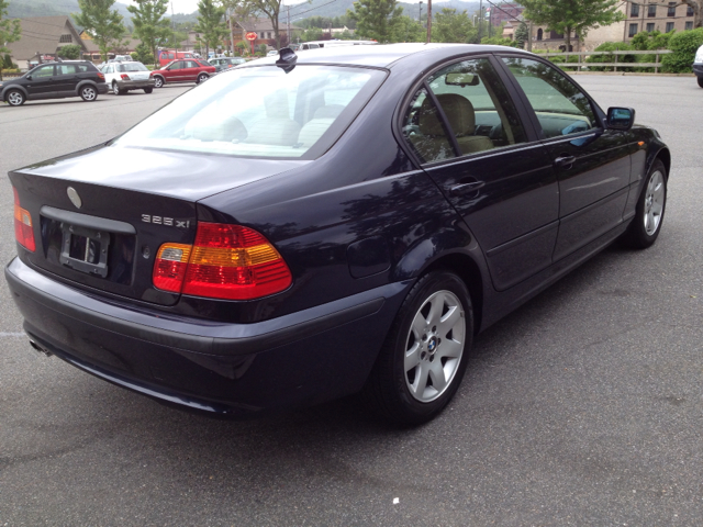 2004 BMW 3 series 2WD 4dr Heat