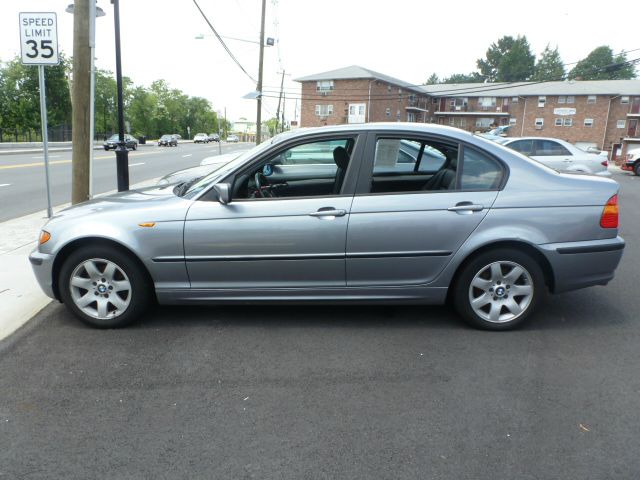 2004 BMW 3 series 2WD 4dr Heat