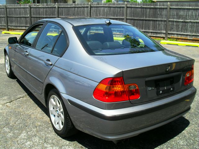 2004 BMW 3 series 2WD 4dr Heat