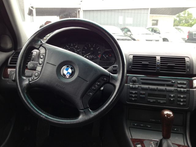 2005 BMW 3 series 2WD 4dr Heat