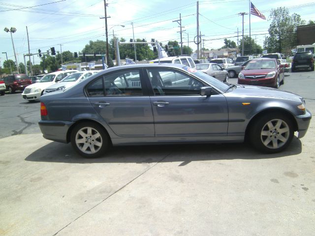 2005 BMW 3 series 2WD 4dr Heat