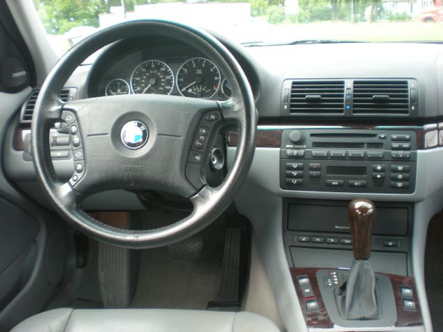 2005 BMW 3 series 4WD 4dr Heat