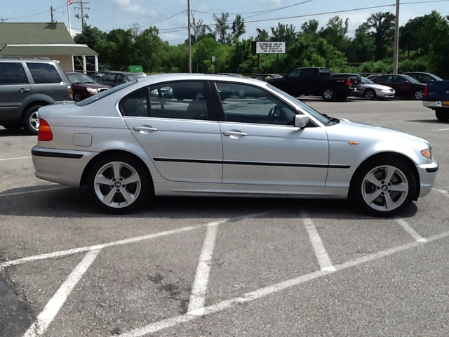 2005 BMW 3 series 4WD 4dr Heat