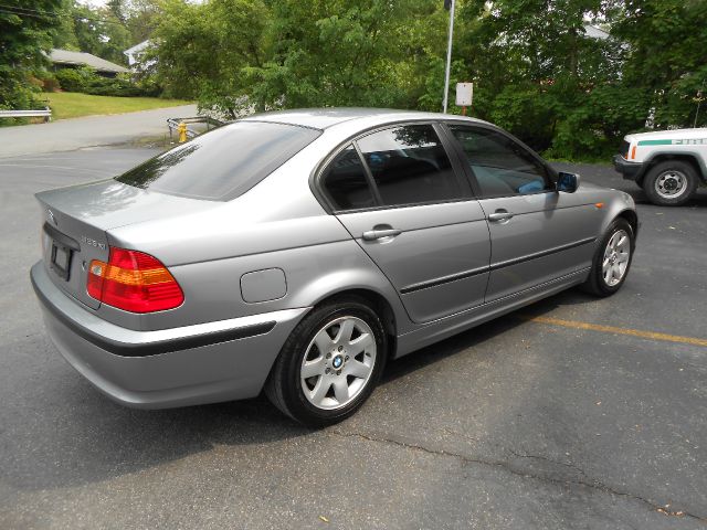 2005 BMW 3 series 2WD 4dr Heat