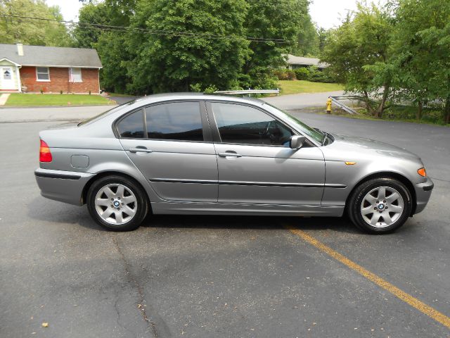 2005 BMW 3 series 2WD 4dr Heat