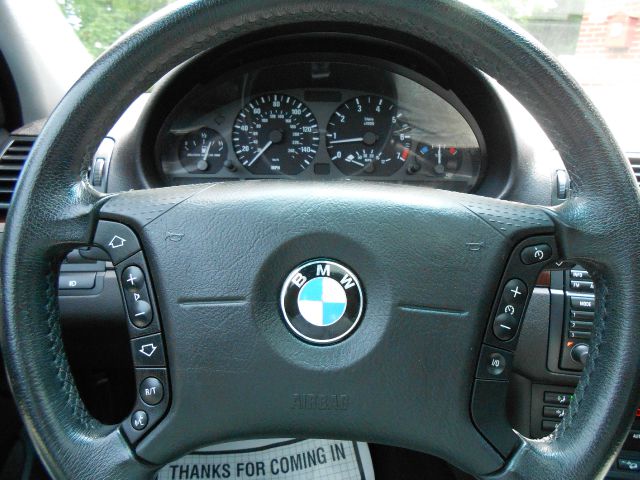 2005 BMW 3 series 2WD 4dr Heat