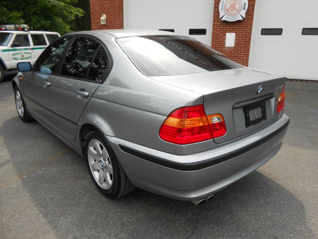 2005 BMW 3 series 2WD 4dr Heat