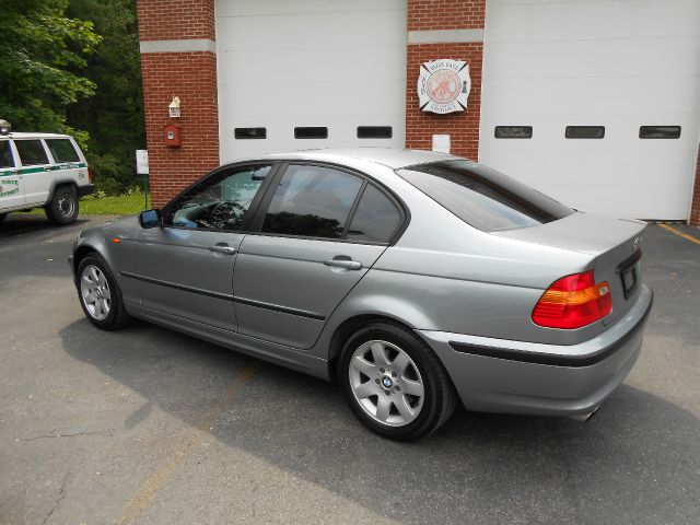 2005 BMW 3 series 2WD 4dr Heat