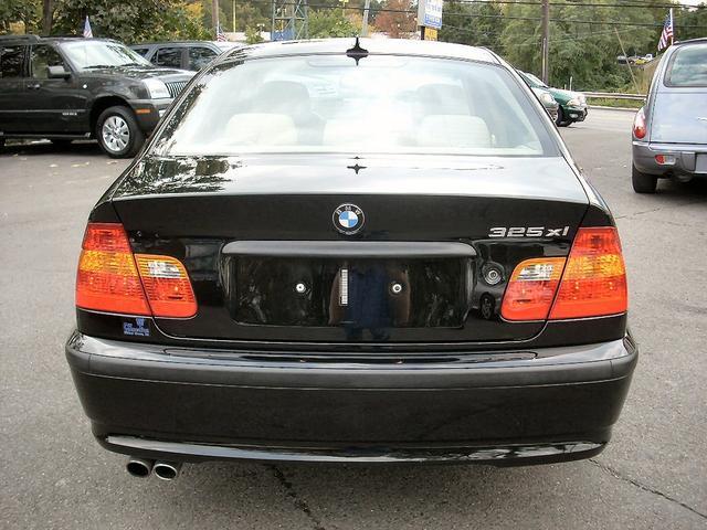 2005 BMW 3 series 323i 4dr Sdn Sedan