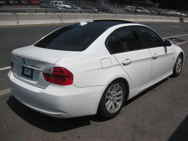 2006 BMW 3 series 2WD 4dr Heat