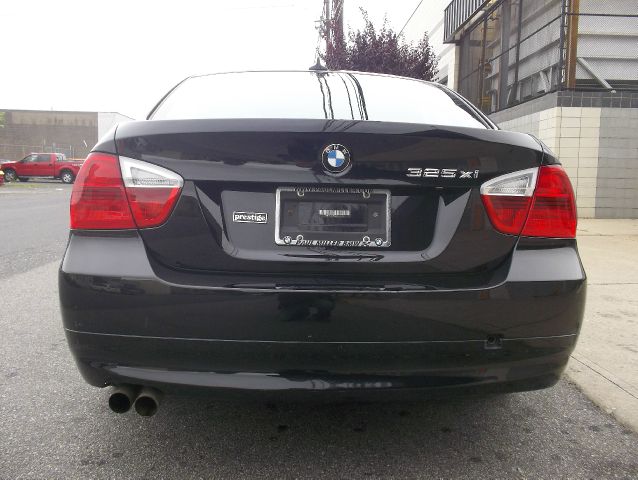 2006 BMW 3 series 2WD 4dr Heat