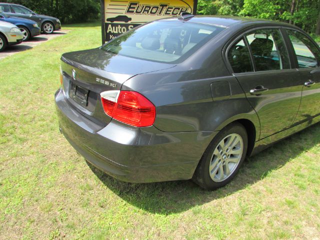 2006 BMW 3 series 2WD 4dr Heat