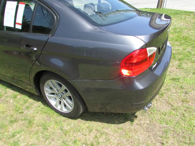 2006 BMW 3 series 2WD 4dr Heat