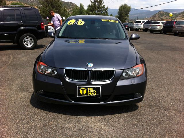 2006 BMW 3 series 2WD 4dr Heat