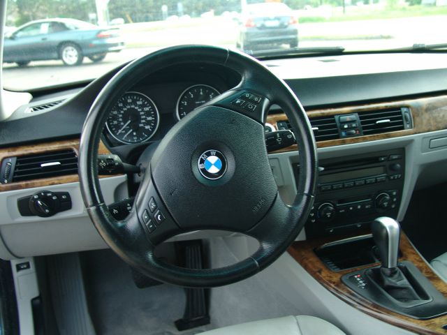 2006 BMW 3 series 4WD 4dr Heat