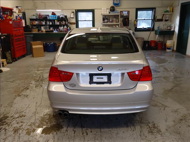 2009 BMW 3 series Sport-awd-2nd Bench-third-1 Owner