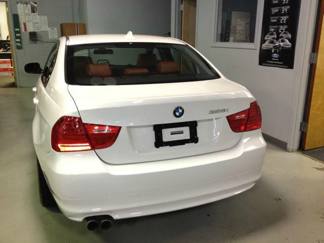 2011 BMW 3 series AVEO BASE 4DR