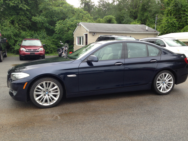 2011 BMW 5-Series Luxury Premier