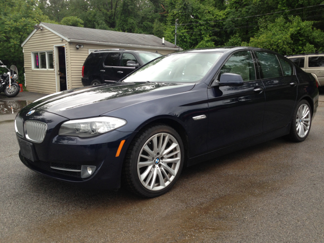 2011 BMW 5-Series Luxury Premier