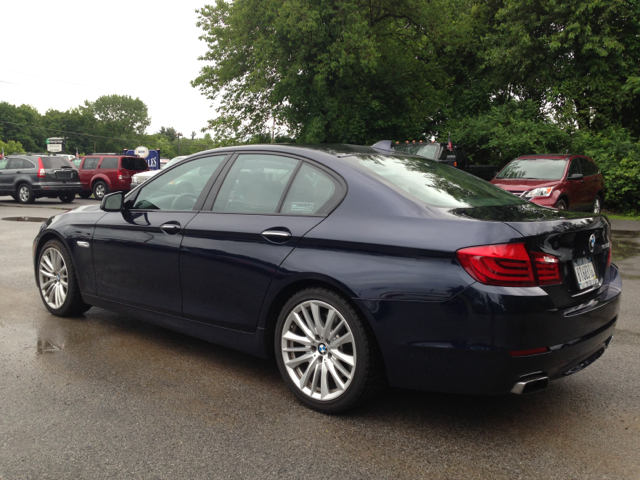 2011 BMW 5-Series Luxury Premier