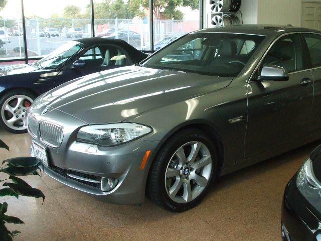 2011 BMW 5 series Luxury Premier