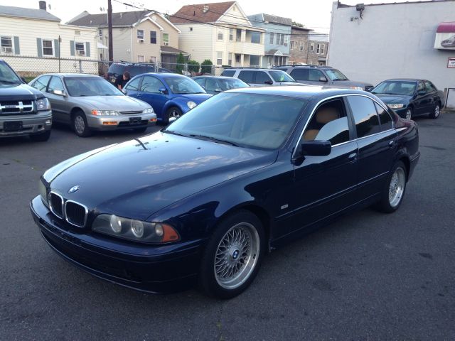 2001 BMW 5 series LT. 4WD. Sunroof, Leather