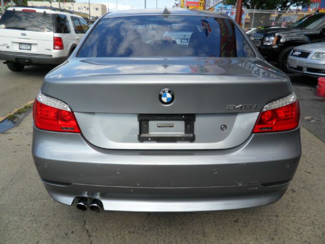 2005 BMW 5 series EX-L W/rear Ent System