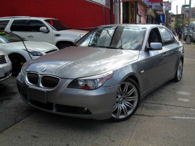 2005 BMW 5 series EX-L W/rear Ent System