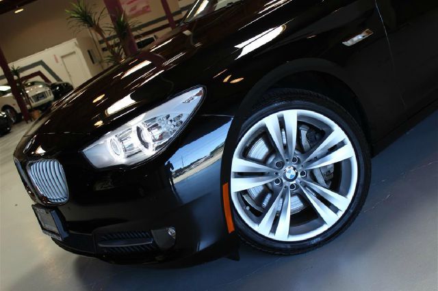 2010 BMW 5 series XLT 5pass