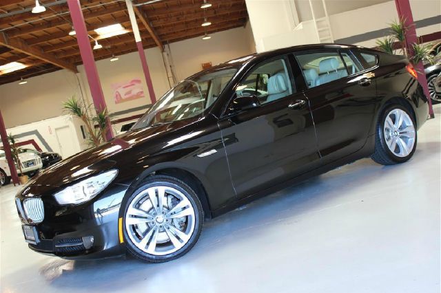 2010 BMW 5 series XLT 5pass