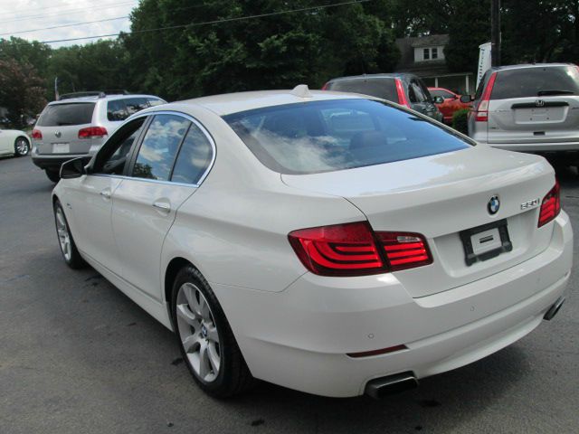 2011 BMW 5 series Luxury Premier