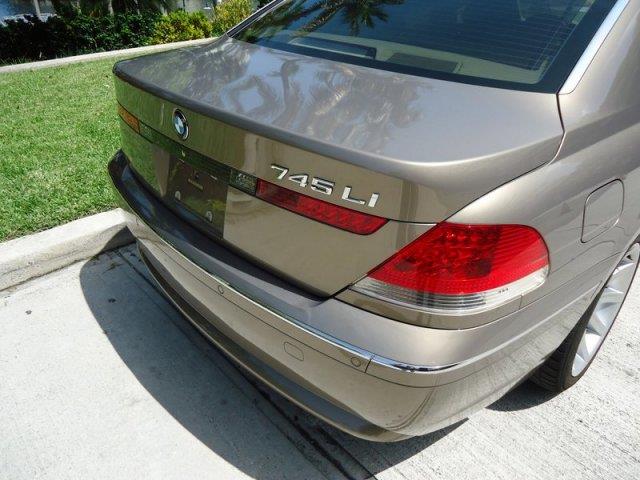 2004 BMW 7 series XLE FULL Loadedwhy PAY MORE Sedan