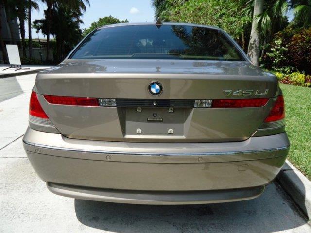 2004 BMW 7 series XLE FULL Loadedwhy PAY MORE Sedan