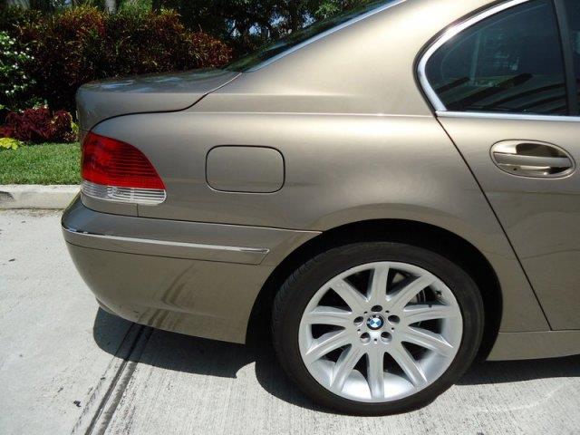 2004 BMW 7 series XLE FULL Loadedwhy PAY MORE Sedan