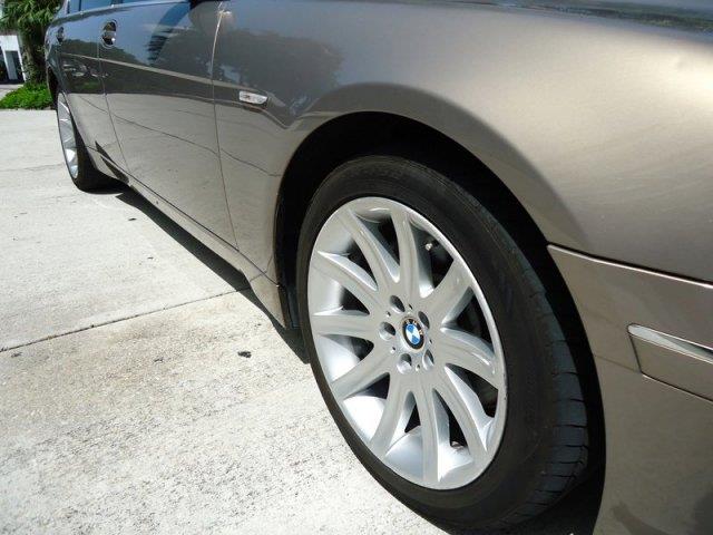 2004 BMW 7 series XLE FULL Loadedwhy PAY MORE Sedan