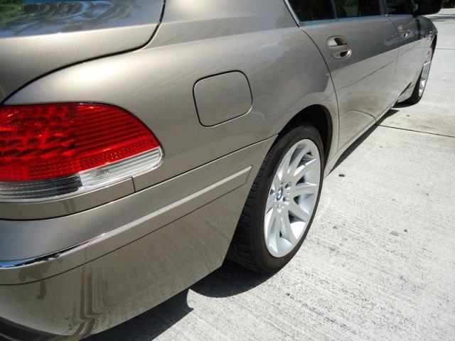 2004 BMW 7 series XLE FULL Loadedwhy PAY MORE Sedan