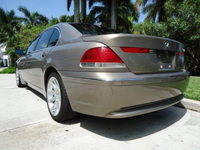 2004 BMW 7 series XLE FULL Loadedwhy PAY MORE Sedan