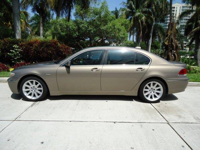 2004 BMW 7 series XLE FULL Loadedwhy PAY MORE Sedan