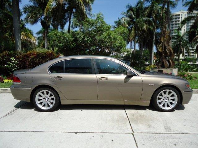 2004 BMW 7 series XLE FULL Loadedwhy PAY MORE Sedan