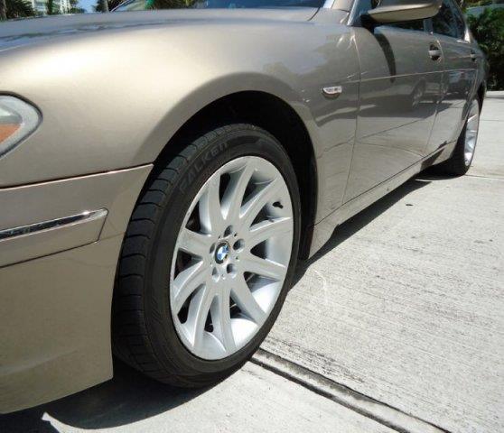 2004 BMW 7 series XLE FULL Loadedwhy PAY MORE Sedan