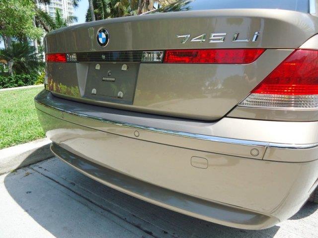 2004 BMW 7 series XLE FULL Loadedwhy PAY MORE Sedan