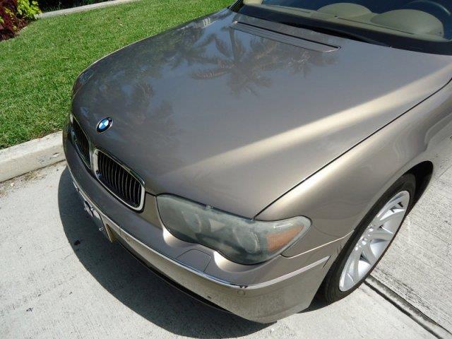 2004 BMW 7 series XLE FULL Loadedwhy PAY MORE Sedan