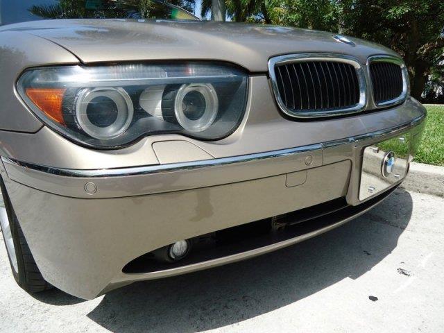 2004 BMW 7 series XLE FULL Loadedwhy PAY MORE Sedan